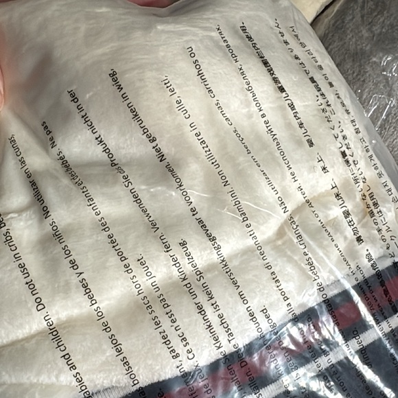 Fuzzy white Sweater - Picture 3 of 4